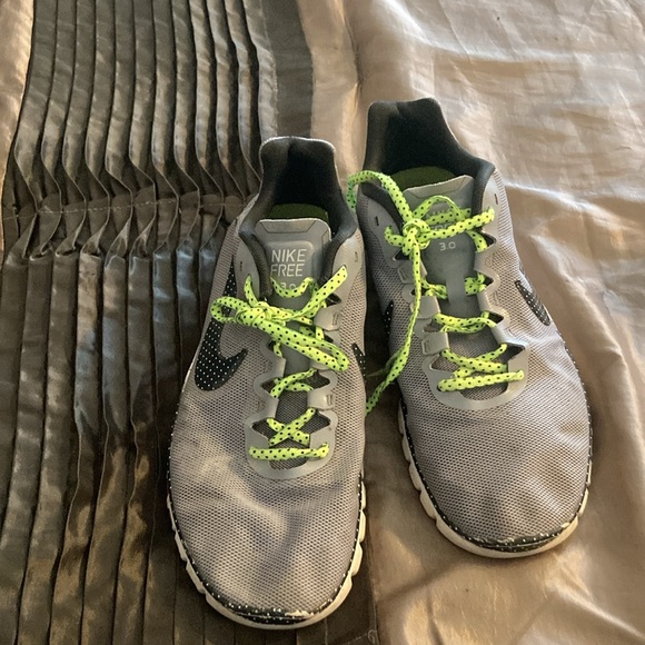 Shoes - Picture 5 of 9